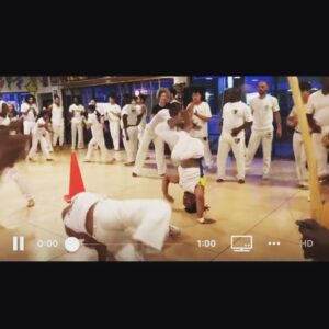 Lateef Crowder Instagram - Sempre um prazer jogar com meu amigo @efraimsilva. Duas vezes ele me pegou😂 always a pleasure Mestre!  You got me twice!😂 @bbcc.capoeirabatuque #capoeira #capoeirabatuque30years #lateefcrowderdossantos #batizado #brasil #salvadorbahia #martialarts #artesmarciais #vingativa #amigos #lateefcrowder #losangeles #capoeirabatuque #butididntfall