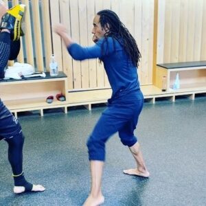 Lateef Crowder Instagram - Can’t thank y’all brothers enough for the healing session. ✊🏾✊🏾 @enele.m @sini.lau ...trying to keep the Mandalorian skills right #mandaloriantraining #capoeira #boxing #cotovelada #meialuasolta  #baiano #tonga #bantu #church #healing #treino #training #fitness #tradition #ancestors #bloodconversations #trainingwithinjuries #thisistheway