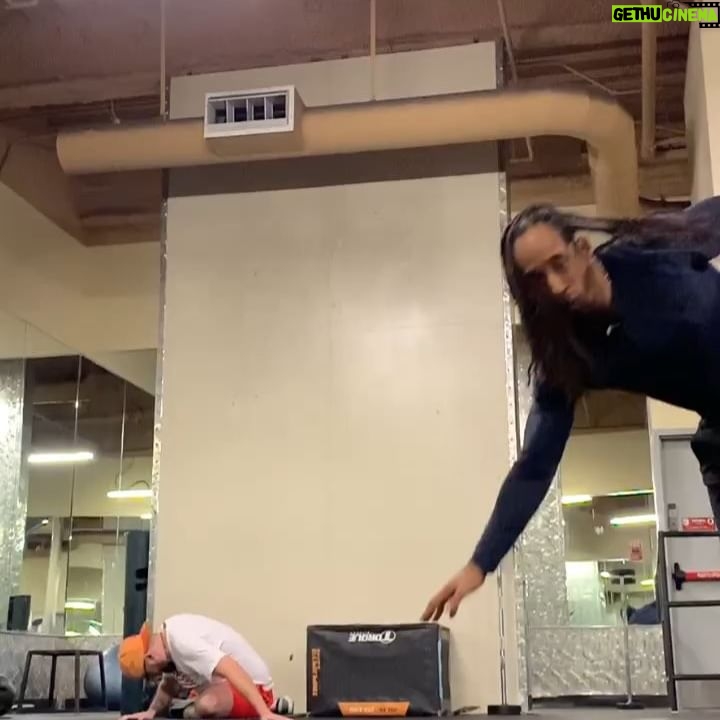 Lateef Crowder - 3K Likes - Ah good ol Monday! Bom dia Brasil!
#wannasleepin #capoeira #aumalandro #aúbatido #treino #fitness #slomo #lateefcrowderdossantos #locs #rastas #los Angeles Brasil #brazil #2019 #baiano #bothsidesalways