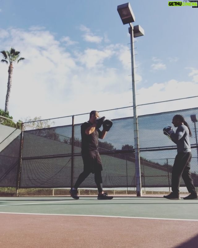 Lateef Crowder - 1.8K Likes - Big bro JUSTIN says “that’s a hospital kick” 😂 thank you brother! Meu irmão me disse “esse chute vai te mandar pro hospital!” Kkkk. Tenha um ótimo dia galera! #capoeira #meialuasolta #hospitalkick #fitness #martialarts #artemarciais #treino #training #warmdown #boxing #filipinoboxing #vivazumbi #lateefcrowder #therapysundays #lateefcrowderdossantos #brasil #usa #losangeles