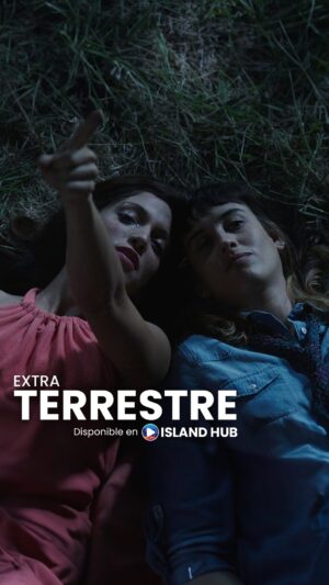 Laura Aleman Instagram - En “Extraterrestres,” Teresa regresa a Puerto Rico para invitar a su familia conservadora a su boda con Daniela. Entre secretos familiares y crisis de producción de pollos, el amor de hermanas se pone a prueba. Una estrella distante y la llegada de Daniela revelan que, en el fondo, todos somos “extraterrestres”.

👉 Ve “Extraterrestres” en Island Hub, baja la app o visita la página web.

#Extraterrestres #CineBoricua #IslandHub