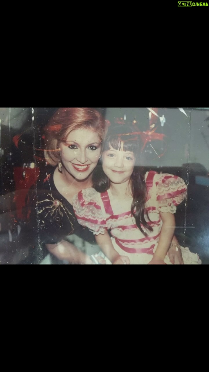 Laura Aleman - 3 Likes - La mamá de los pollitos. Has criado a un fracatán de gente, porque tu corazón es tan grande, que adoptaste a medio Puerto Rico. Si la medicina fuera una persona, tú definitivamente serías la mía. Si la vida me permitiera ser madre en el futuro, espero poder ser al menos la mitad de madre que tú eres. No existe mujer con mayor resiliencia, amor y determinación como tú mamita linda. Doy gracias todos los días por tenerte en mi vida. Te amo con mi alma. Felicidades hoy y siempre por tu ejemplar labor como madre, mujer, artista y ser humano. 🤍