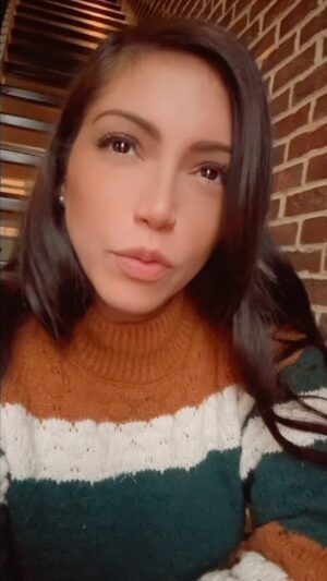 Laura Aleman Instagram - ¿Qué harías tú? Los leo en la encuesta 👀