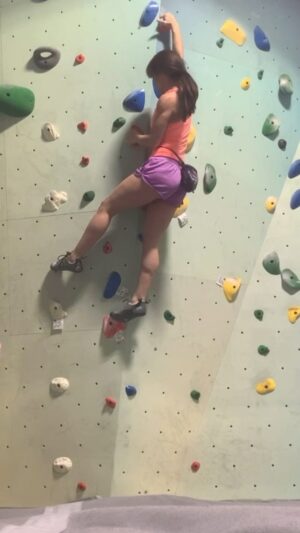 Laura Aleman Instagram - ¿Quién quiere ir a escalar conmigo hoy? 

Who wants to go climb with me today?