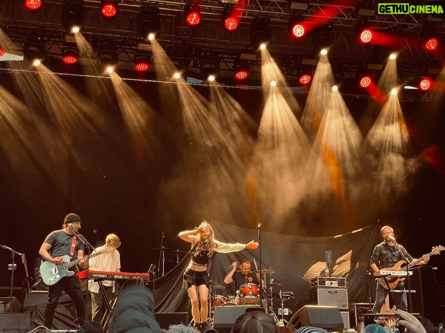 Laura Bilgeri - 3 Likes - making memories 🔥🎵❤️🔥
•
#jamesbluntsupportact
•
#ontour #live #music #laurabilgeri #band #music #grateful