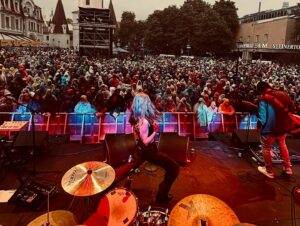 Laura Bilgeri Instagram - making memories 🔥🎵❤️‍🔥
•
#jamesbluntsupportact 
• 
#ontour #live #music #laurabilgeri #band #music #grateful
