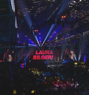 Laura Bilgeri Instagram - had an amazing first time at the @4gamechangers festival - what a pleasure being part of such an incredible line-up! Thank you to @verena.grether and the entire gamechangers team for an unforgettable time! @lucasbitschnau @pepepichler & I enjoyed every second ♥️🎵🫶🏼 
•
•
4gamechangers #festival #shadows #music #liveact #singer #laurabilgeri #band #live #fun #lovemyjob