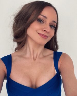 Laura Bilgeri Instagram - Happy April 🦋 
…. also, long live push-up bras 😝🙌
.
.
#april #happy #spring