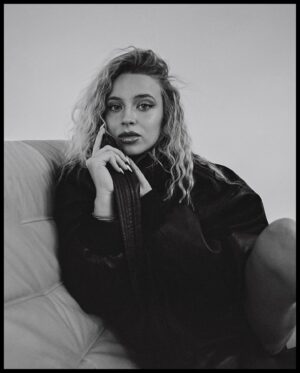 Laura Hritzová Instagram - Part || 

📷 @carla.smalo 📷
🛋️ @pop.studio