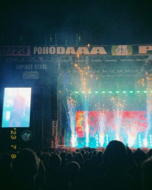 Laura Hritzová Instagram - Pohoda pohodovala tak ako mala a teraz nedýcham ani nerozprávam. Nashle příště 🫧