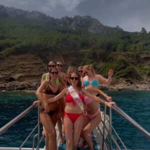 Laura Hritzová Instagram - Mallorca, nos vemos pronto!🌸