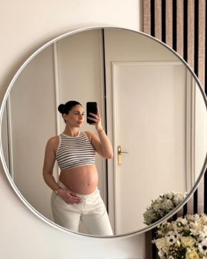 Laura Lajevardi Instagram - Baby is coming very soon 🤍✨
