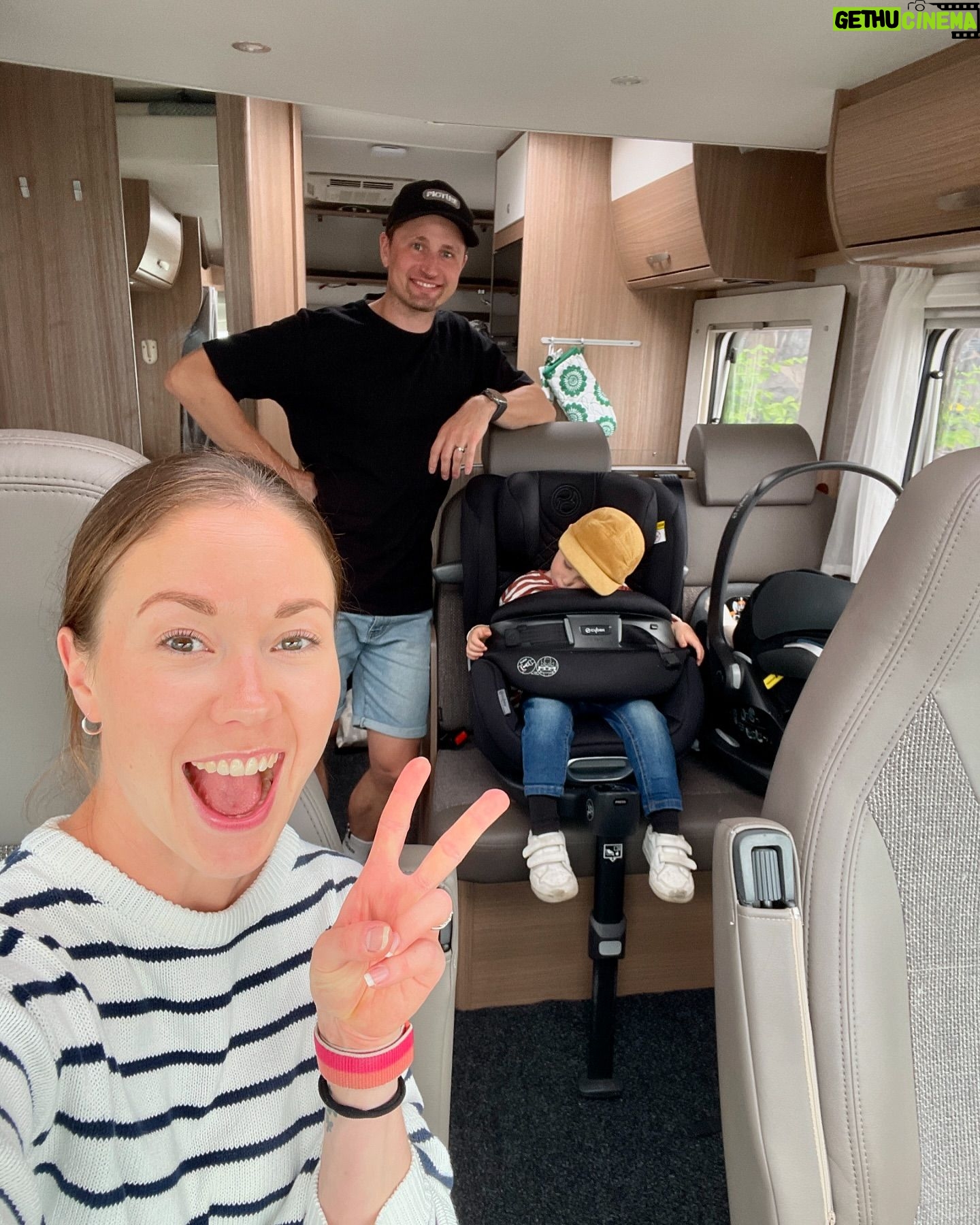 Laura Lepistö - 3.8K Likes - Eka vuorokausi karavaanarielämää✅🛳️🇸🇪
Memory lanella suoraan 90-luvun lapsuuden risteilyihin ja glitter-kasvomaalauksiin.🤩 Miten se pallomeri onkin aina vaan niin pop?🫧
Katellaan eka yöpyminen vielä autossa ennen kuin uskalletaan antaa ensifiilisraporttia.😂
#karavaanielämää #karavaanarit