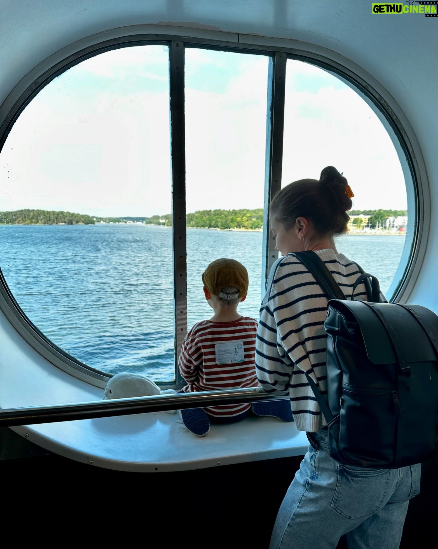 Laura Lepistö - 3.8K Likes - Eka vuorokausi karavaanarielämää✅🛳️🇸🇪
Memory lanella suoraan 90-luvun lapsuuden risteilyihin ja glitter-kasvomaalauksiin.🤩 Miten se pallomeri onkin aina vaan niin pop?🫧
Katellaan eka yöpyminen vielä autossa ennen kuin uskalletaan antaa ensifiilisraporttia.😂
#karavaanielämää #karavaanarit