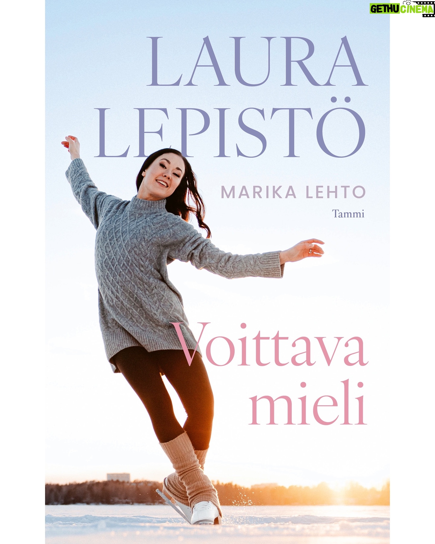 Laura Lepistö - 1.7K Likes - 11.4.2024 Voittava Mieli🧡✨
Tammen kevään kirjat on nyt julkaistu, ja sen myötä meidän kirja on ennakkotilattavissa kirja.fi -verkkokaupasta❣️ Koodilla KEVAT24 saat 20% alennuksen. Linkin löydät mun profiilin biosta.🫶🏼
Tällä kirjalla haluan ennen kaikkea luoda uskoa urheilun hyvään – ja samalla ottaa kantaa huippu-urheilun syystäkin ansaitsemaan kriittiseen keskusteluun. Niiden ei tarvitse sulkea toisiaan pois.
Mieli – osana kirjan nimeäkin – on kirjan kantava teema, jonka käsittelemisen toivon herättävän monelle urheilua seuraamattomallekin ajatuksia ja kenties oivalluksia. Mielenterveys on yleisessä keskustelussa enemmän kuin koskaan, joten sitä eri näkökulmista käsitteleviä tarinoita tuskin on liikaa. Mieli voi selvitä voittajana, myös synkkien aikojen, vastoinkäymisten ja ’monissa liemissä keittämisen’ jälkeenkin.🙏🏼
”Ajatuksia herättävä ja positiivisuudessaan poikkeuksellinen tarina Suomen menestyneimmän taitoluistelijan matkasta vaativan urheilulajin huipulle ja elämästä sen jälkeen. Taitoluistelija Laura Lepistö ei koskaan tavoitellut voittamista. Silti hänestä tuli Euroopan mestari ja MM-pronssimitalisti lajissa, josta on viime vuosina kuultu lähinnä kauhutarinoita. Lepistö ei kärsinyt, vaan rakensi itselleen vaihe vaiheelta mielen ja ympäristön, joiden avulla menestys ja aito hyvinvointi oli mahdollista. Laura Lepistön elämäkerta on inspiroiva kasvutarina, mutta myös raadollisen rehellinen kertomus urheilun yhä vaietuista varjopuolista naisurheilijoille. Lepistön pohdinnoista on apua kelle tahansa, joka tavoittelee menestystä, mielenrauhaa ja toipumista.”
Teksti: @lehtomarika & @lauralepisto
Kustannus: @tammikirjat
Kannen kuva: @jessevaananen
#voittavamieli #elämäkerta #henkilökuva #urheilijanpolku #naisurheilu #taitoluistelu #urheilupsykologia #psyykkinenvalmennus #mielenterveys #kirja #kirjat #kirjagram #tammikirjat #tammi