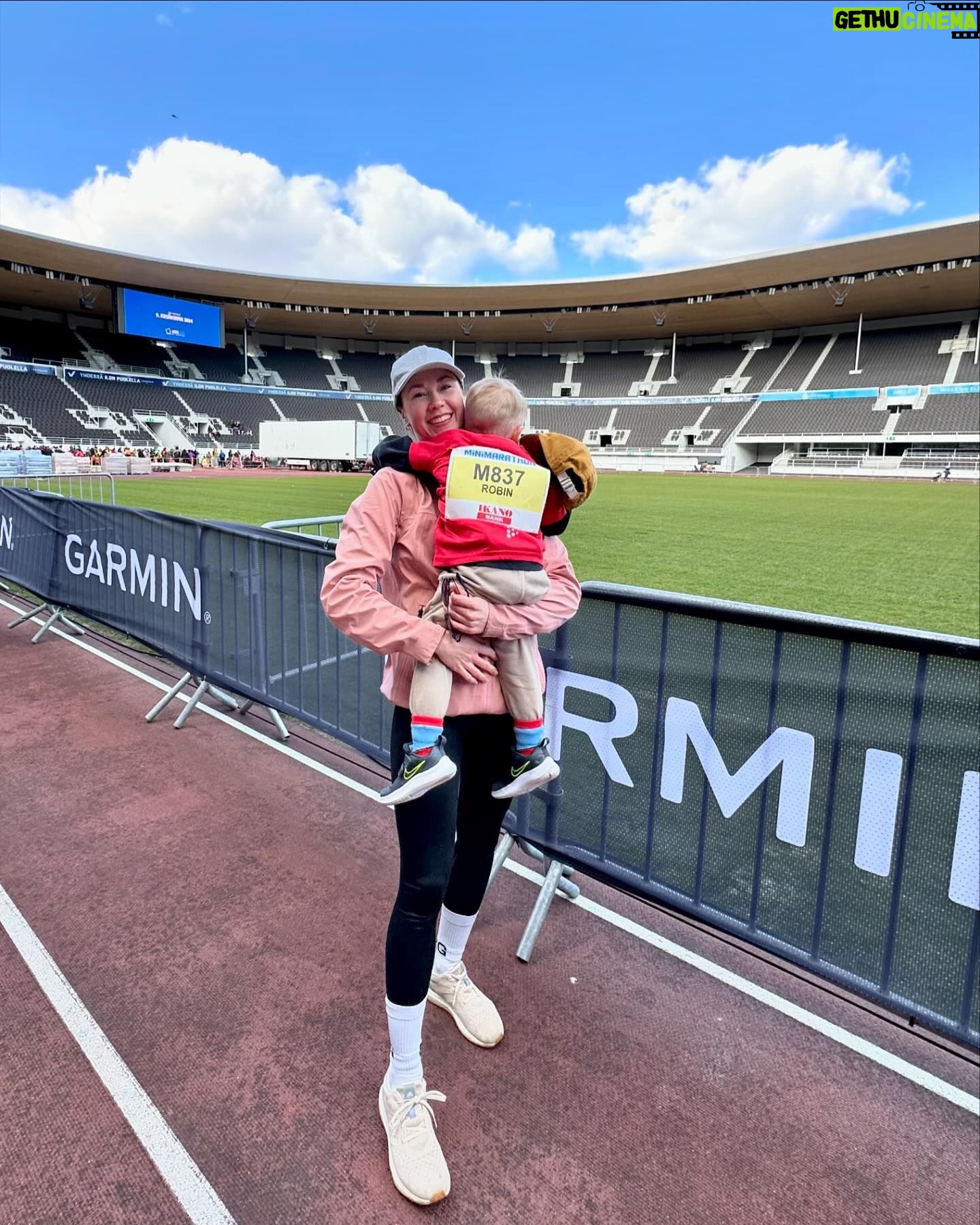 Laura Lepistö - 2.4K Likes - Ilmassa on suuren urheilujuhlan tuntua🥳🏅💛
Aijai tekispä ens vuonna mieli vetää vielä parikymppiä pidempikin reitti näissä karkeloissa.🙊🤩
#hcrd #minimarathon