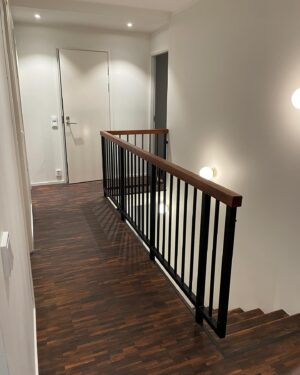 Laura Lepistö Instagram - I 🤎 meidän lattia🫶🏼
*kaupallisessa yhteistyössä @parkettistudio kanssa
Tunnen välillä pistoja sydämessä kun kysellään voisinko näyttää rempan lopputuloksia..😅🙈 Vaikka kaikenlaisia listoja vielä puuttuu, niin piikkuhiljaa alkaa tässä arjessa viimeisetkin naputukset löytämään paikkansa ja me kyllä viihdytään uudessa kodissa ihan älyttömän hyvin.❤️

Stooreissa jaan ”pikkuraportin” meidän lattiaprojektista. Meiltä niin aito lämmin suositus @parkettistudio’n nuorille yrittäjille, jotka loihti vanhasta elämää nähneestä savutammiparketista meidän kodin persoonallisen lämpimän sydämen.🤎 Vanhasta tuli parempi kuin uusi.😍🙏🏼

Swaippaa ennen/jälkeen -kuviin, joita löytyy myös stooreista!👉🏼

#parkettistudio #lattia #lattiankunnostus #parketti #parketinkunnostus #parketinhionta #savutammiparketti #70luvunasunto