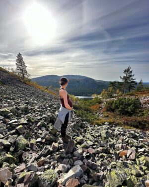 Laura Lepistö Instagram - Bump photo dump Lapland edition🤰🏽🍂🍃

#lappi #ylläs #finnishlapland #pregnancy #raskaus #bumpphoto #babybump