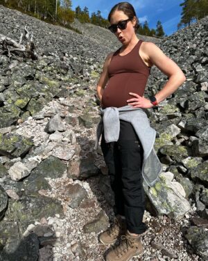 Laura Lepistö Instagram - Bump photo dump Lapland edition🤰🏽🍂🍃

#lappi #ylläs #finnishlapland #pregnancy #raskaus #bumpphoto #babybump