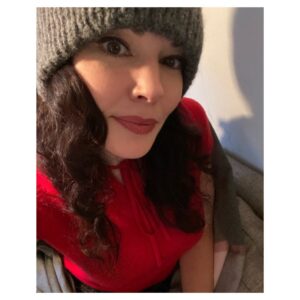 Laura Mennell Instagram - Merry Christmas!  Sending merriment to you all around the world during this very unique holiday season!  Let’s get ready for a new year full of positive energy and change.  2021... we are ready for you!
.
.
.
.
..
#merrychristmas #lauramennell #ladyinred #2020hindsight #feliznavidad #itschristmastime #thankgodotschristmas #christmas2020 #2020vision #202020fourhoursago #browneyedgirl #projectbluebook #mimihynek #laurasworld #sharingalittlechristmascheer #christmasbreak #hatfromdad #underthemistletoe #christmas #christmassweater #bareknitware