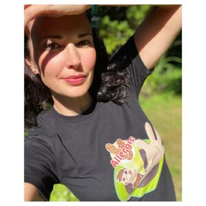 Laura Mennell Instagram - Did you know that 32 million people in America have food allergies?  Help @n3nclothing’s campaign #WhyWait Until It’s Too Late raise awareness and help save lives! 
Check out #n3nclothing’s Instagram page for fun T-shirts, like the one I’m wearing, and read up on how you can support this cause. 
The site is run by Sabrina Cetin, an inspiring Mother of a child with severe allergies.  In her own words, she’s creating these shirts in “hopes to educate, build confidence and hopefully save lives by informing everyone to practice food safety whilst around those with allergies.” I’m inspired by Sabrina’s cause, and honoured to wear this shirt with pride. ♥️
#📷 : @solomanartist 
.
.
.
.
.
.
.
.
#foodallergies #allergictonuts #peanutallergies #foodsafety #nutfreefacility #empathy #helpingothers #goodcause #fashionforacause  #tshirt #tshirtdesign #lauramennell #projectbluebook #pbb #mimihynek #browneyedgirl #canadiangirl #actor  #actorslife #helpothers