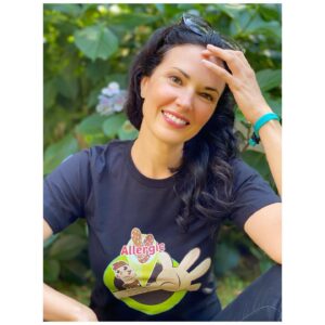 Laura Mennell Instagram - Did you know that 32 million people in America have food allergies?  Help @n3nclothing’s campaign #WhyWait Until It’s Too Late raise awareness and help save lives! 
Check out #n3nclothing’s Instagram page for fun T-shirts, like the one I’m wearing, and read up on how you can support this cause. 
The site is run by Sabrina Cetin, an inspiring Mother of a child with severe allergies.  In her own words, she’s creating these shirts in “hopes to educate, build confidence and hopefully save lives by informing everyone to practice food safety whilst around those with allergies.” I’m inspired by Sabrina’s cause, and honoured to wear this shirt with pride. ♥️
#📷 : @solomanartist 
.
.
.
.
.
.
.
.
#foodallergies #allergictonuts #peanutallergies #foodsafety #nutfreefacility #empathy #helpingothers #goodcause #fashionforacause  #tshirt #tshirtdesign #lauramennell #projectbluebook #pbb #mimihynek #browneyedgirl #canadiangirl #actor  #actorslife #helpothers