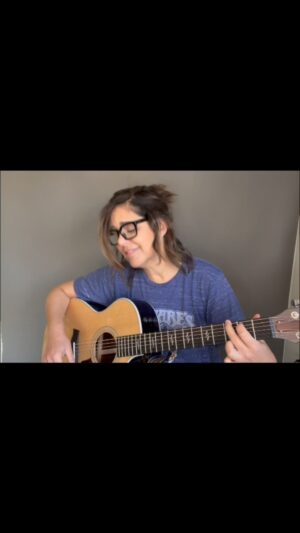 Laura Niemi Instagram - Warts and all, this is me rehearsing one of the songs my character plays in tonight’s episode of @thepatientfx on @hulu . Hope you are digging it thus far. 
.
.
.
#thepatient #fx #hulu #mccabesguitarshop #taylorguitars #hulu #cantor #dodili