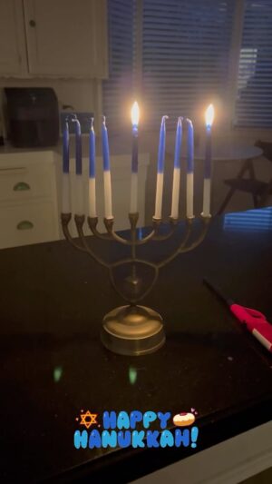 Laura Niemi Instagram - Happy Hanukah 🕎 here’s to love, light & peace 🙏🏻