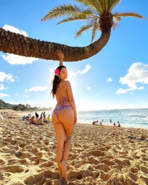 Laura Prats Instagram - Dreaming back to Hawaii! 💖🌺☀️ #vamosalaplaya ohohohoh 🎶