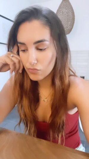 Laura Prats Instagram - ⚡️NERD ALERT‼️
Yeah I added the sound effects myself 🥸✌🏽
Hey @potterybarnteen  do you want a sponsor? 🥴 jk…uhmm, not, for real!!!🥹❤️