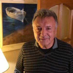 Laura Prats Instagram - Papa. Feliç dia del pare. Avui t’hauria trucat, t’hauria dit Felicitats, tu hauries estat molt content com sempre, simplement feliç de veure’m i de saber que tot va bé, que la vida bé, la feina bé, la salut bé, el menjar bé i olé! Sempre positiu amb tot, sempre content… i sabia que sempre que et trucava o et veia, sempre em donaves energia i confiança per tot el que volia fer, deies que jo podia amb tot, i amb una mà lligada a l’esquena i els ulls tancats si calia. Que jo podia fer-ho tot. I sempre m’ho has dit. Des de que era petita, jo al cole no treia 10, sempre deies que jo podia treure 11!!! Aquesta positivitat, aquest creure en mi, sempre el vaig rebre de tu. I crec que gràcies a això, també sóc com sóc, em vas ensenyar a creure en mi mateixa, i a lluitar pels meus somnis, fossin tan grans com fossin. 
Gràcies. 
No es que em sorprengui, sempre ho he sapigut, però ara es fa més evident, tinc moltes coses teves…
Artista, tenista, bromista, positiu, alegre, amb ganes de viure la vida, apreciar els bons moments, i aprendre dels dolents, pero seguir seguir endavant amb un somriure, passió per la vida, creure en un mateix, mariner, aventurero i SEMPRE MORENO!!! Si, sé que tot això ho tinc de tu…
Encara no sé com fer-me a la idea…
Em costa molt…  sé que no ens vèiem tant com m’hauria agradat, però sabia que estaves allà, que sempre que et veia era un bon moment, i pensar que no puc veuret més o escoltar-te… se’m fa una muntanya molt gran. No ho vull creure.
Sé que estaves orgullós de mi, ho veia en els teus ulls, quan veies els meus dibuixos o quadres, quan ens despediem. Ho veia. La 2 foto, m’agrada molt perque estaves molt content i orgullós del quadre que et vaig pintar de la teva Intrepida⚓️. I sé que esperaves amb molta il.lusió la meva boda, que amb tot el que implicava, em vas ajudar a sentir-me tranquila i feliç. Tenies ja el vol, el tratje blau, i les sabates noves… i caminaves amb elles per casa per desgastar-les una mica i que no et féssin mal el dia de la boda… sé que vindràs igualment, estaràs allà, i t’ho passaràs molt bé, i seràs feliç de veurem feliç. T’estimo papa. Reserva’t seients a primera amb els avis i els yayos. Et trobaré molt a faltar🤍