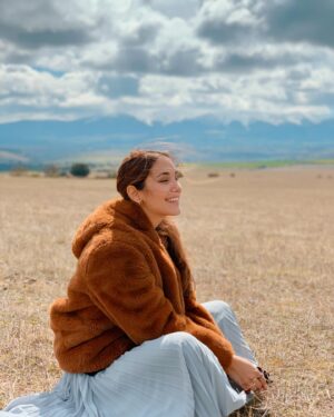 Laura Prats Instagram - Winter pic in the middle of Spain. The air was crisp and nice ❄️🌬️ #segovia #spain