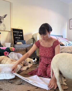 Laura Vissaritis Instagram - Nappy folding practise. Chester’s bum available for modelling if required…