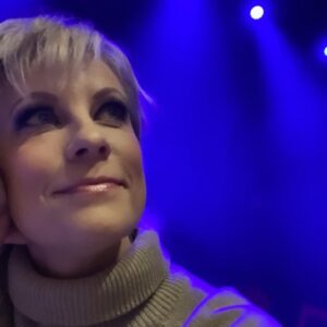 Laura Voutilainen Instagram - Se ois sitten joulukuu! Seuraavaksi tunnelmoidaan: 
Perjantaina 2.12. Mikkelin Mikaelissa
Lauantaina 3.12. Kuopion Musiikkikeskuksessa. 
Nähdään siellä! 💙
#joulukuu 
#mitähänseuraavaks
#konserttisalikiertue2022