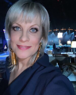 Laura Voutilainen Instagram - Apua Ukrainaan! Tänään lauantaina klo 19 YLE TV1, YLE Areena ja Radio Suomi! 
Olen niin onnellinen että saan olla talkoissa mukana❤️💛💙 tule sinäkin!!
Konsertti järjestetään yhteistyössä Suomen World Visionin, Pelastakaa Lapset ry:n ja Plan International Suomen kanssa. Kerätyt varat ohjataan Ukrainan sodasta kärsivien lasten, nuorten ja lapsiperheiden auttamiseen maan sisällä sekä lähialueilla, jonne lapset ja heidän perheensä ovat paenneet.

LAHJOITUSOHJEET:
HÄTÄAPU: Tekstiviestilahjoitus
Lahjoita 20e, tekstaa HÄTÄAPU20 numeroon 16499
Lahjoita 30e, tekstaa HÄTÄAPU30 numeroon 16499
Lahjoita 50e, tekstaa HÄTÄAPU50 numeroon 16499

HÄTÄAPU: Lahjoituspuhelut
Lahjoita 20e, soita 0600 9 5220 (hinta 20,11 pvm)
Lahjoita 30e, soita 0600 9 5230 (hinta 30,04 pvm)
Lahjoita 50e, soita 0600 9 5250 (hinta 49,99 pvm)

HÄTÄAPU: Verkkolahjoitus
Lahjoita verkossa: hätäapu.fi/ukraina
MobilePay 93026

@yle 
#yletv1 
@yletv1 
#apuaukrainaan 
#pidämustakii