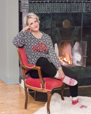 Laura Voutilainen Instagram - Hyvää joulun aikaa❤️🎄🎁
Vetäydyn nyt villasukkineni joulun uumeniin. 
…Ja aloitan jonkun pituisen somehiljaisuuden. Saas nähdä osaanko! 
Kiitos menneestä vuodesta ihan kaikille, joiden elämässä olen jollain tapaa ollut. 
Rakkaudella 

𝓛𝓪𝓾𝓻𝓪

Kuva: @satumali 
Yhteistyö: @mappjeans_finland