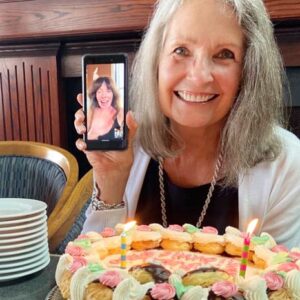 Lauren Hammersley Instagram - It’s my beautiful and wonderful mom’s birthday. I love you so much mom!!!
I wish I could be there. ❤️❤️❤️❤️