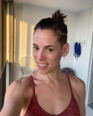 Lauren Kelston Instagram - My little ponytail. 

#morningvibes #nofilter