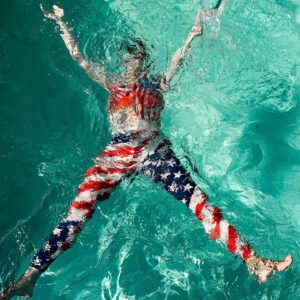 Lauren Kelston Instagram - Sometimes I feel like I’m floating, and sometimes like I’m drowning, but always fighting to find the silver linings and deep moments of gratitude 🙏🏻 Hope everyone had a fun, safe 4th of July!