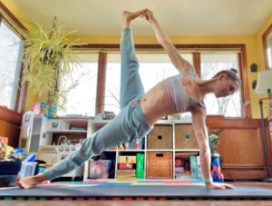 Lauren Kelston Instagram - I’ll be subbing for the wonderful @iflowyoga @powerflowyoga #glenrock this Monday 1/30 and Thursday 2/16 at 915a. Come out and play! 🧘🏻‍♀️💛🙏🏻
.
#yoga #yogalove #yogalife #yogaeverydamnday #yogi #iloveyoga #yogateacher #crazyhair @juliemazanecyoga