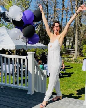 Lauren Kelston Instagram - 40!!! Thank you for all the loving birthday wishes!!!

For my birthday, please consider making a donation to @hope_hdrf in memory of @alexkelston 💛 link in bio

#40 #birthday #fundraiser #yogaforalex #inlovingmemory #hopefordepression