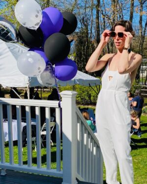 Lauren Kelston Instagram - 40!!! Thank you for all the loving birthday wishes!!!

For my birthday, please consider making a donation to @hope_hdrf in memory of @alexkelston 💛 link in bio

#40 #birthday #fundraiser #yogaforalex #inlovingmemory #hopefordepression