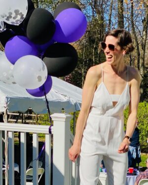 Lauren Kelston Instagram - 40!!! Thank you for all the loving birthday wishes!!!

For my birthday, please consider making a donation to @hope_hdrf in memory of @alexkelston 💛 link in bio

#40 #birthday #fundraiser #yogaforalex #inlovingmemory #hopefordepression