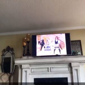 Lauren Lane Instagram - When students watch The Nanny and send me clips. Please note the amazing 90’s hair. ❤️❤️❤️ #the nanny #ccbabcock #officiallaurenlane #nilesandcc #90ssitcom #90sfashion
