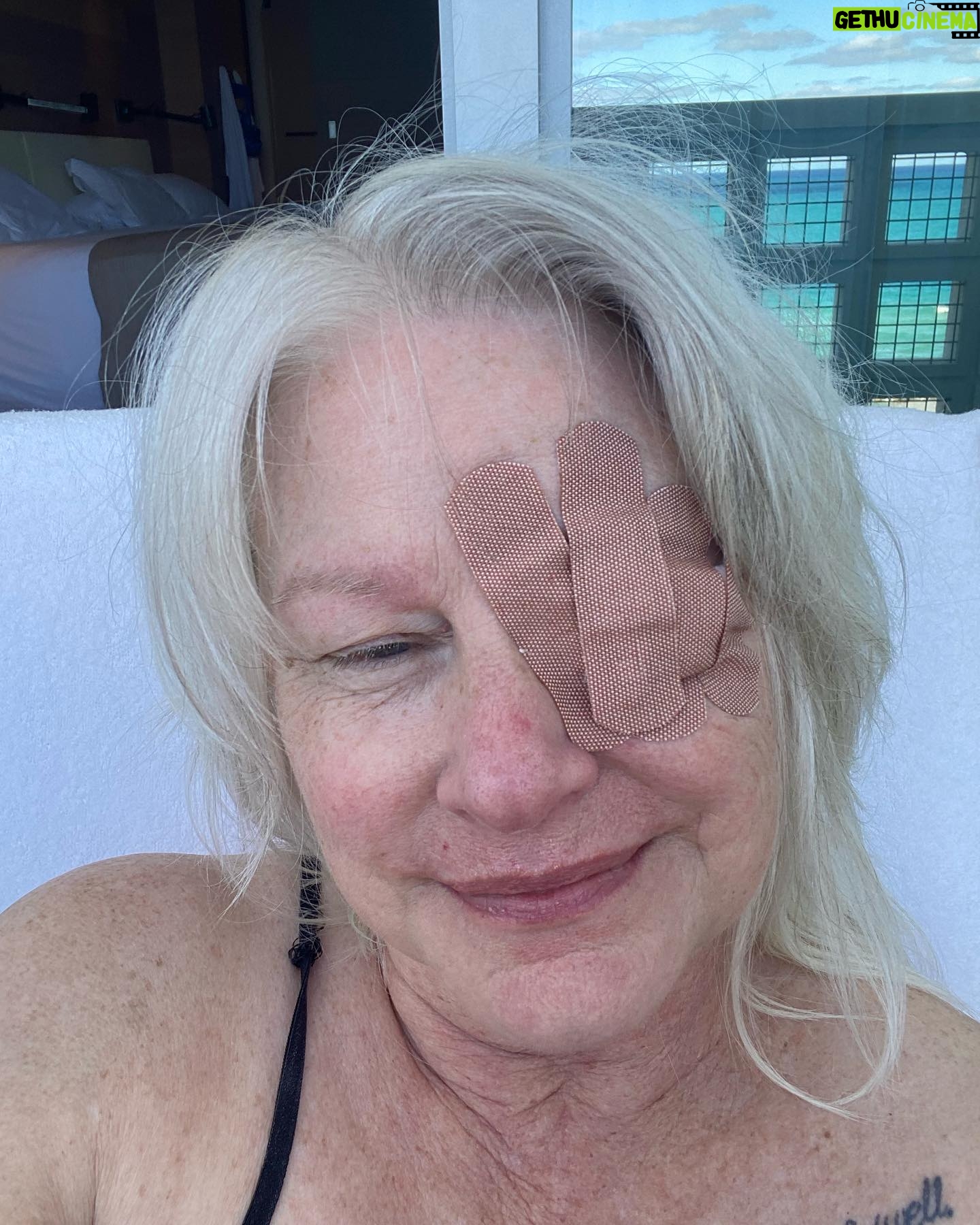 Lauren Lane - 2.4K Likes - Vamos a Miami ⛱️swipe for a surprise 🤪