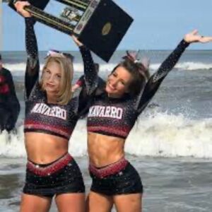 Lauren Lane Instagram - You can’t touch the ocean until......
#navarro #navarrocheer #thenanny #ccbabcock #thenannyreunion
