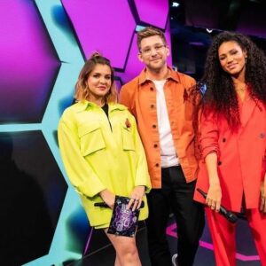 Lauren Layfield Instagram - It’s @bbccin tonight so here’s some throwbacks from last Friday’s Game On! For Children in Need on @bbcthree. Such a good night, getting your favourite celebs and gamers together for one massive live show raising money for good causes. 

Big shout out to the production team - never hosted something with so much tech, it was next level.🤯 And loved working with @vicknhope and @steffanpowell too. 

Catch up on @bbciplayer - still time to donate too✨

📸: @confetti_ict