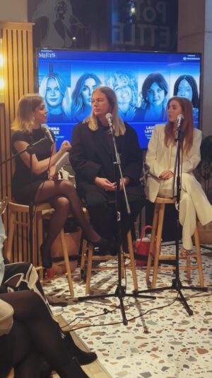 Lauren Layfield Instagram - Loved loved LOVED hosting this amazing event for @allbright and @squarespace this week in Manchester. A truly inspiring panel made up of @oteghauwagba, @miamauge, @emilielaviniauk and @jenna_su, empowering a room of like-minded, entrepreneurial women to carve out, build and suceed online. We could have talked for hours but the common thread of the night was that it’s all about building COMMUNITY, whether you do that on your socials or via your @squarespace website - its all about helping each other out and lifting each other up. 
#Squarespace #ad