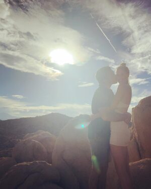 Lauren Lee Smith Instagram - Yucca valley with @doktadil 🌵❤️

@starbelovedtempleranch 🧚🏻‍♂️🙏🏻