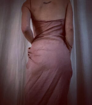 Lauren Lee Smith Instagram - 〰️〰️〰️

#wrinkles 

Anyone remember what movie this dress was from❔